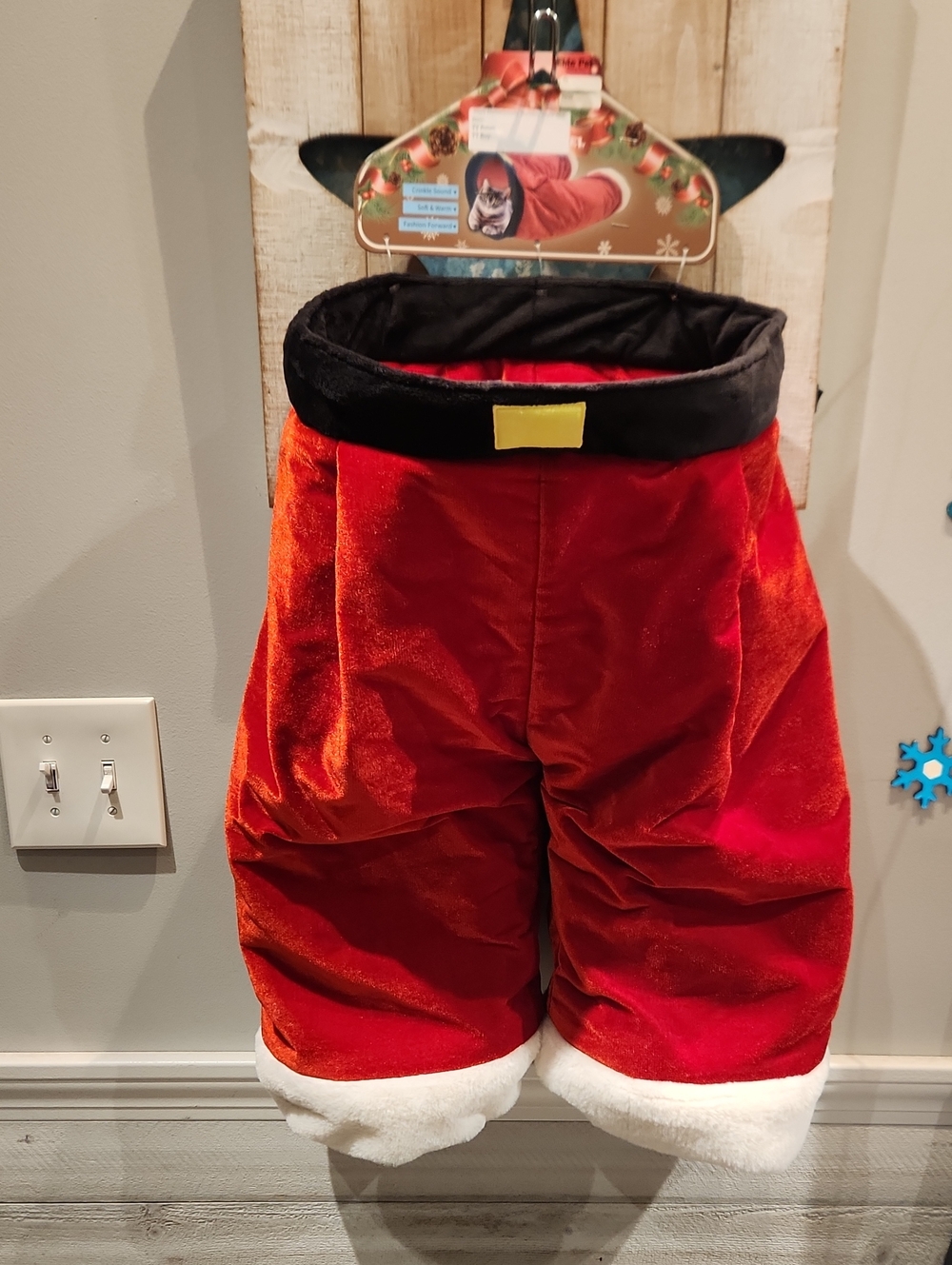 NWT 2025 Elite Pet Red Velvet Santa-Style Cat Pants Toy